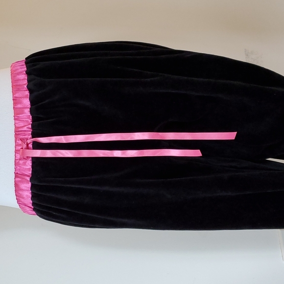 Betsey Johnson PJs Black Velvet Pajama Set - 2 pc pink bow set - Picture 6 of 12